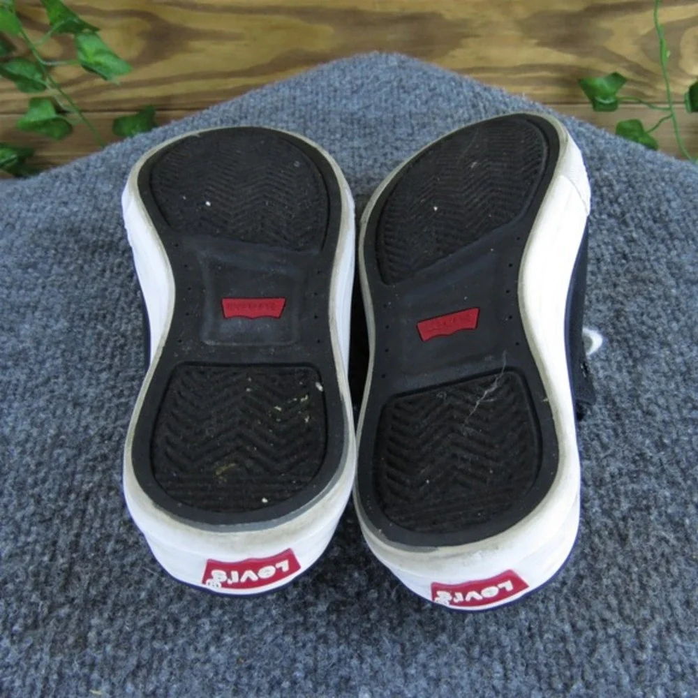 Levi's Women's  Sneaker Black Canvas Sz 6 Medium Gently‎ Used 2025